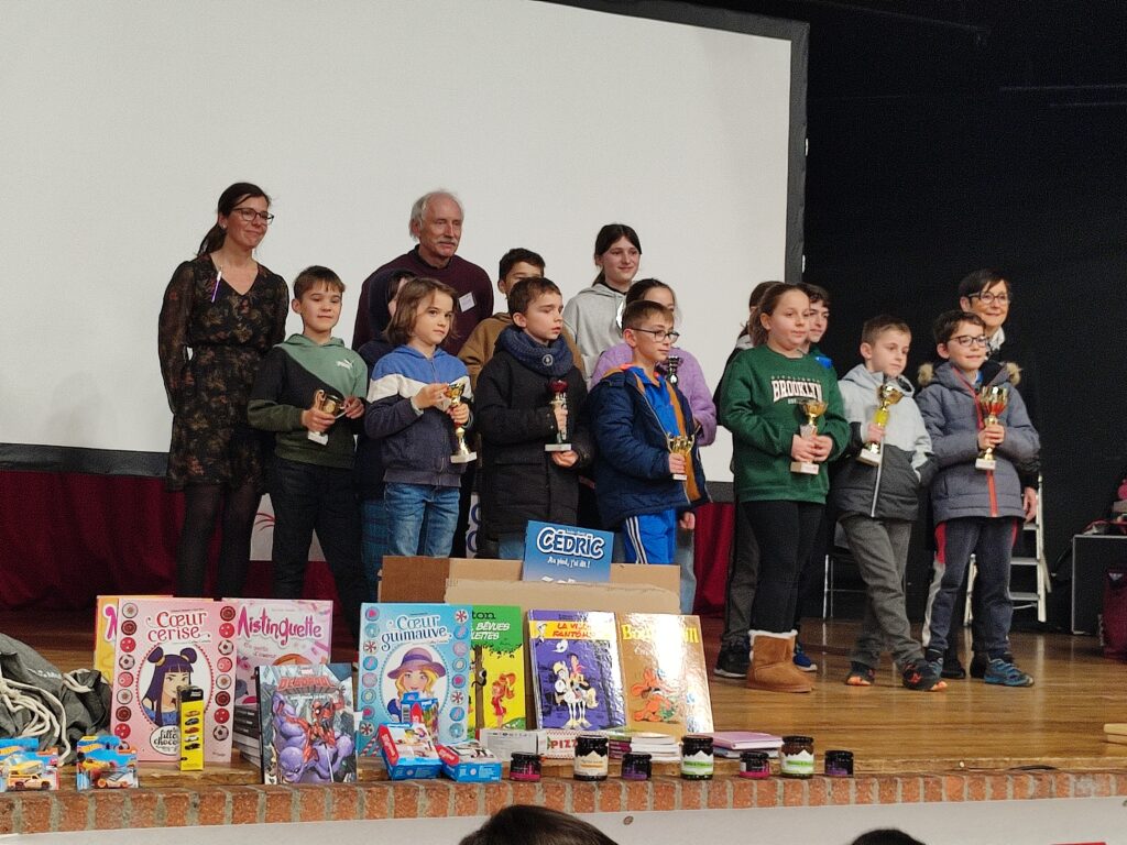 scrabble scolaire école activité pédagogique ce2 cm1 cm2 jeu de lettres tournoi gaillac tarn