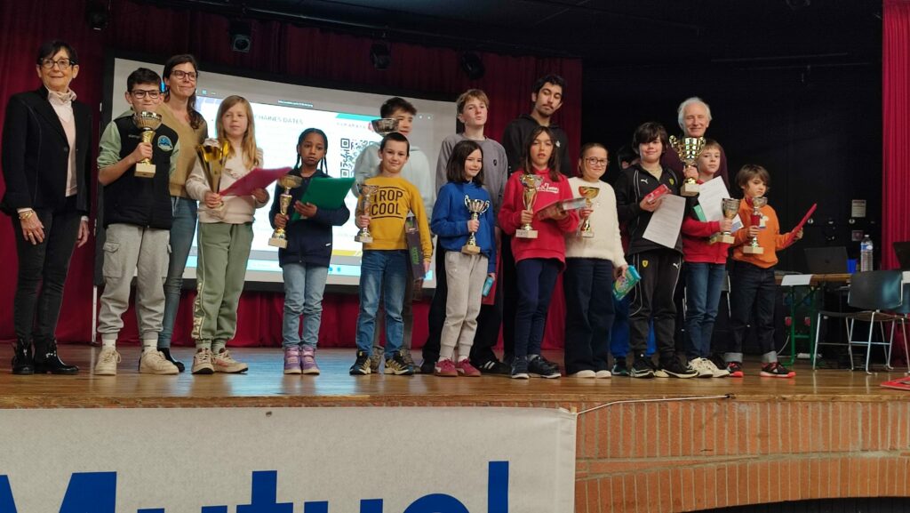 scrabble scolaire école activité pédagogique ce2 cm1 cm2 jeu de lettres tournoi gaillac tarn